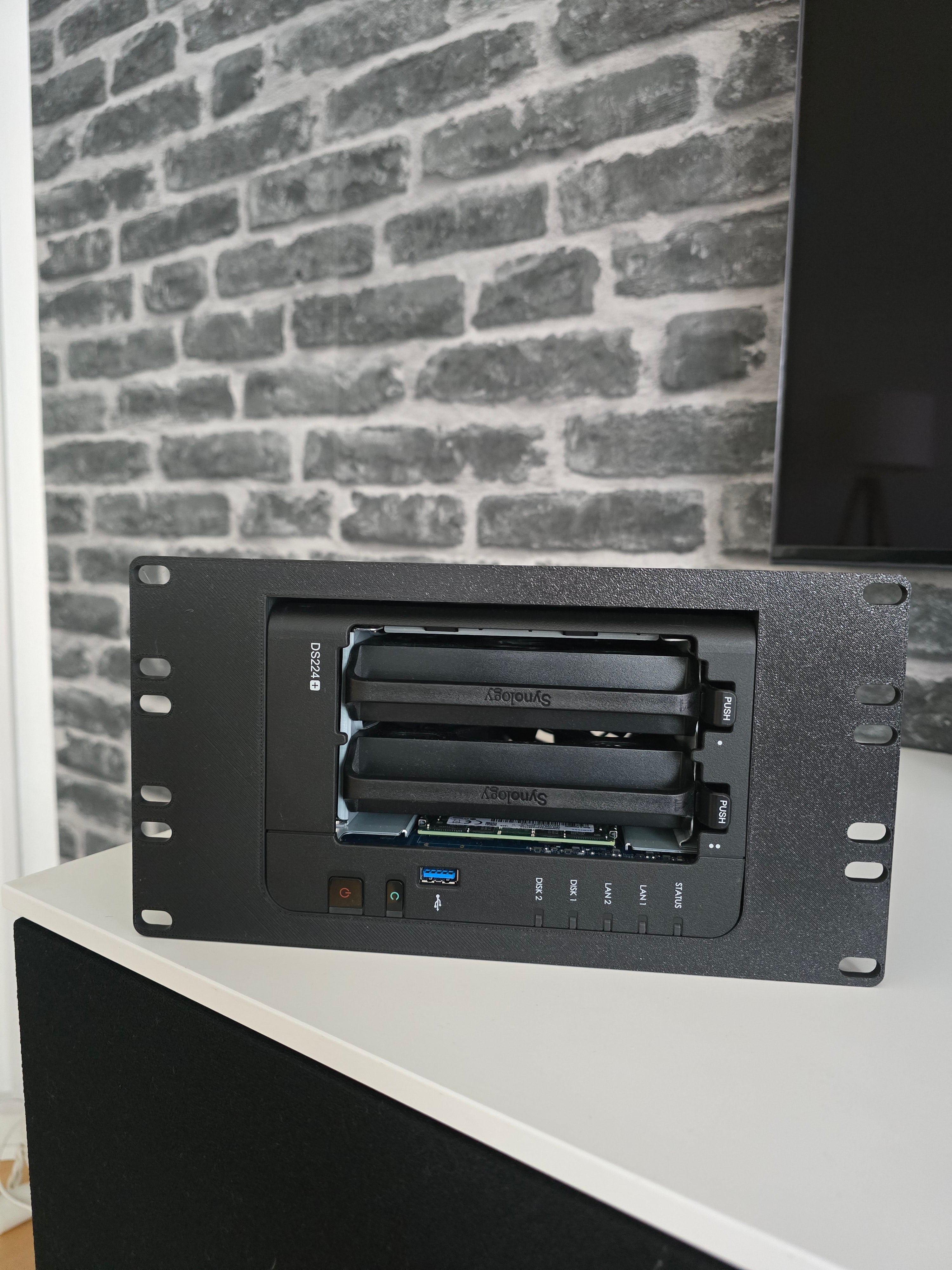 Synology ds224+ 10" Rackmount