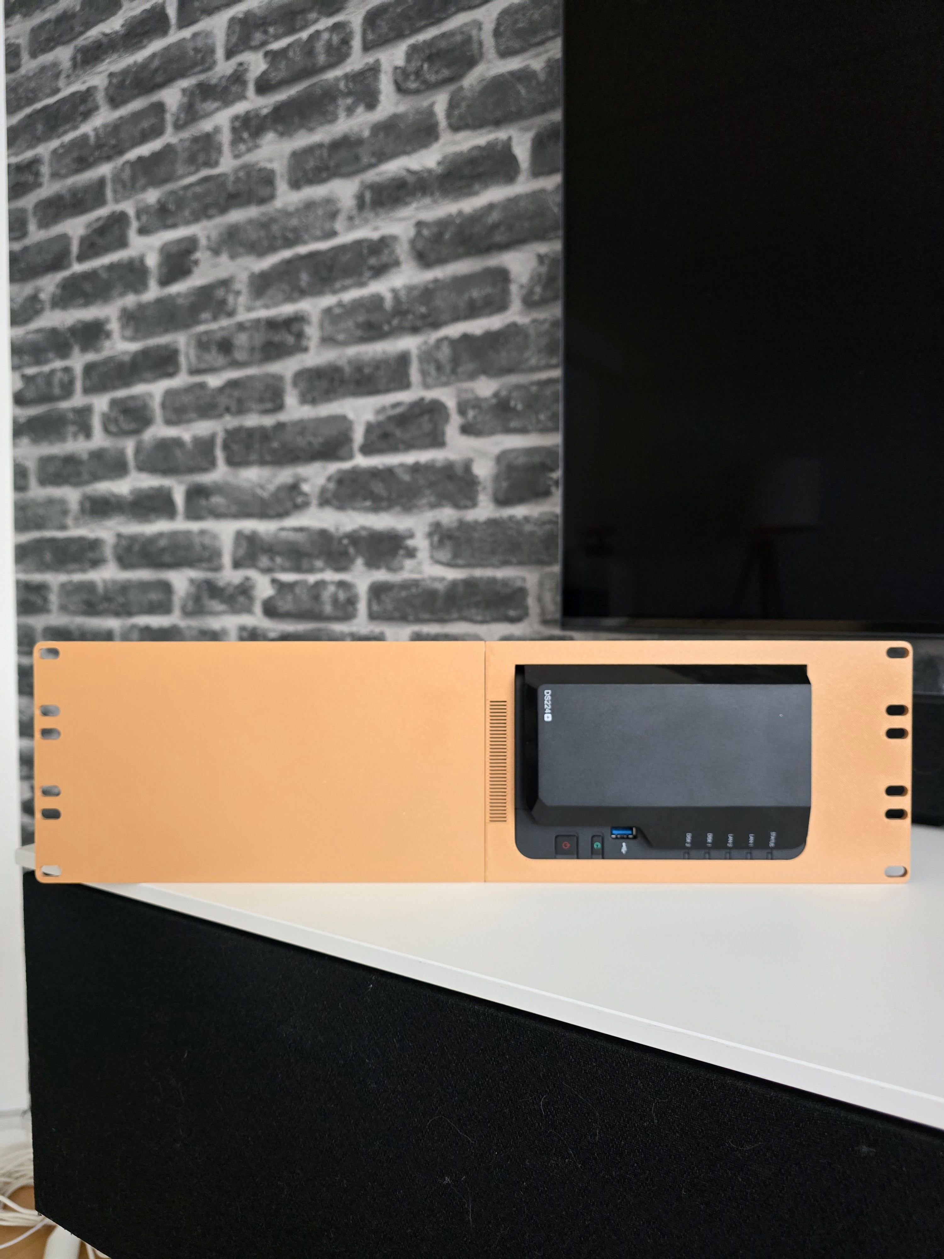 Synology ds224+ 19" Rackmount