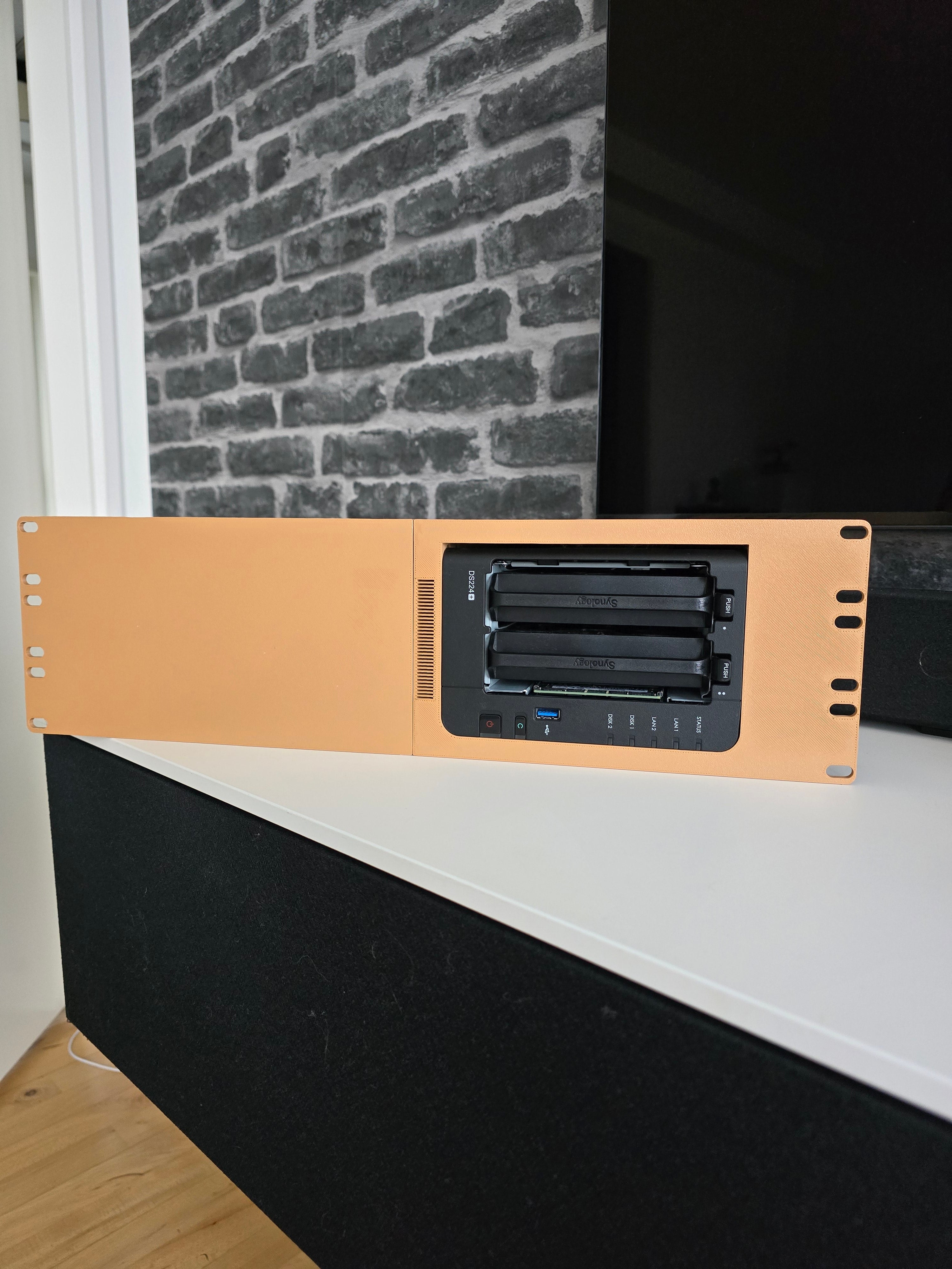 Synology ds224+ 19" Rackmount