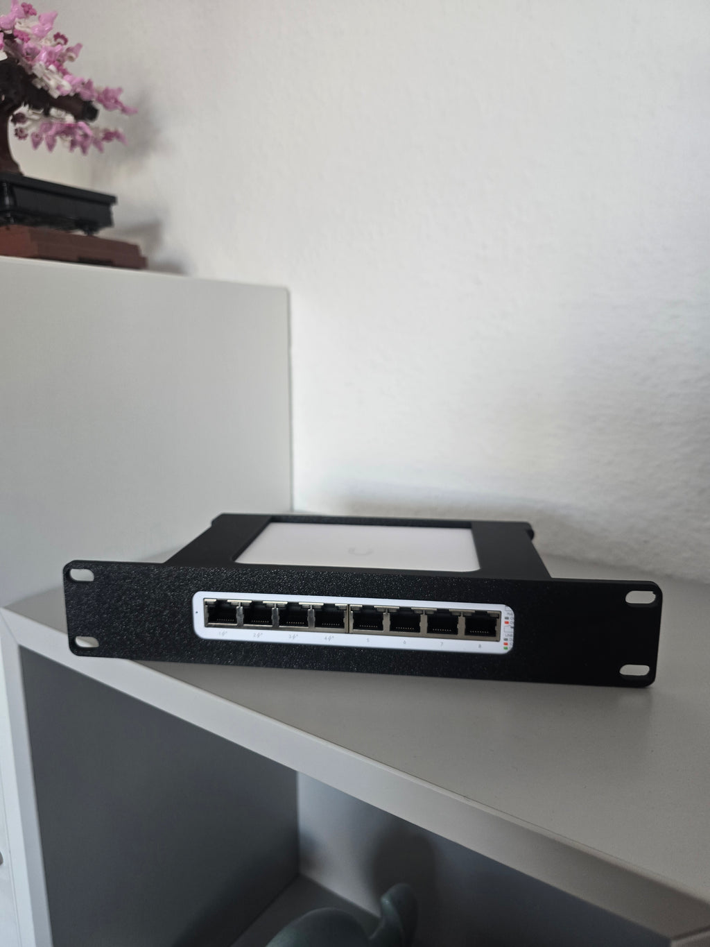 Unifi USW-Lite-8-POE 10" Rack mount