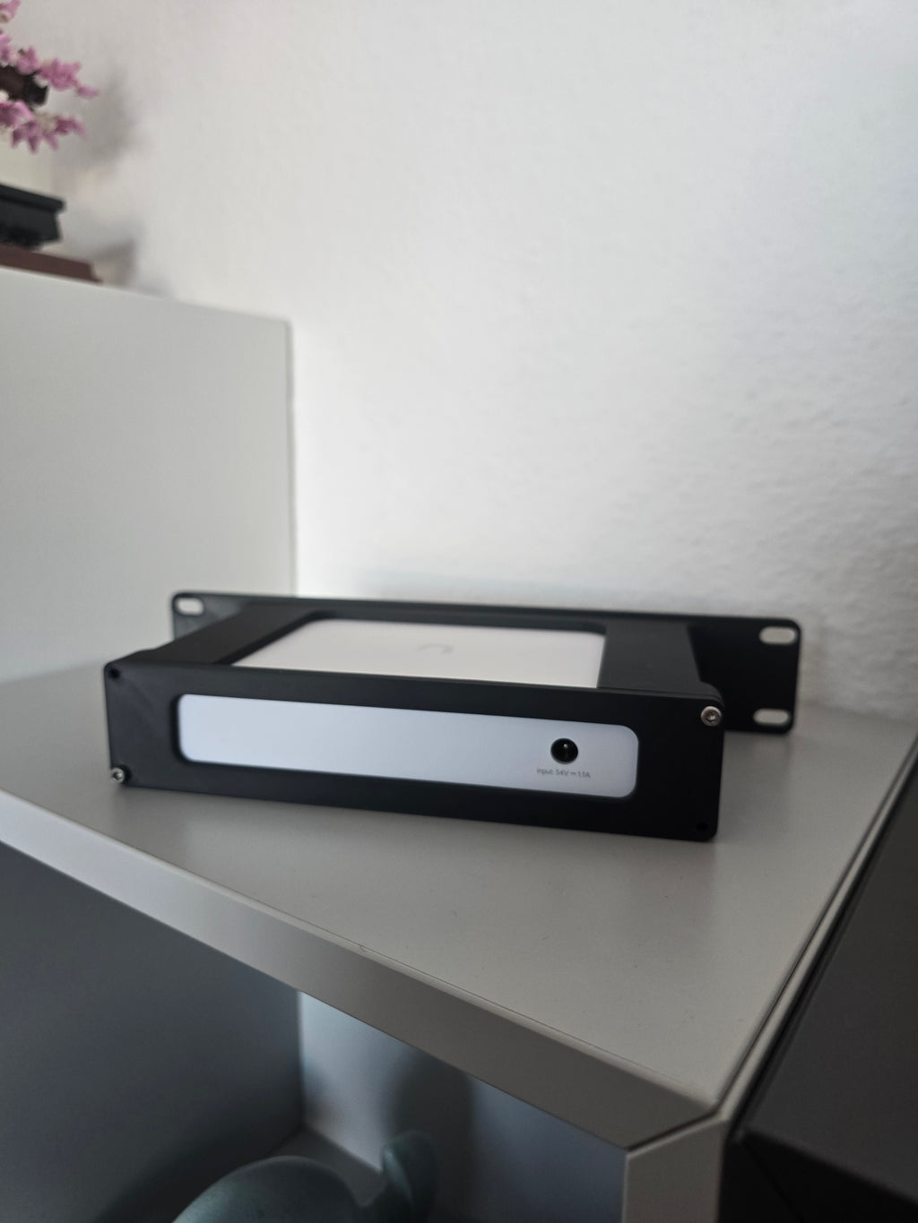 Unifi USW-Lite-8-POE 10" Rack mount