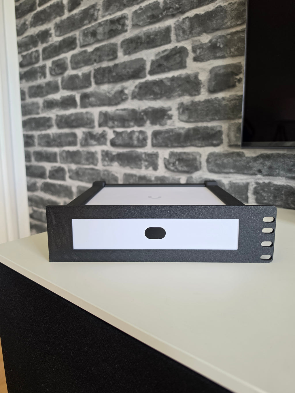 Ubiquiti Unifi network video recorder instant 19-Inch 1,5U Rackmount