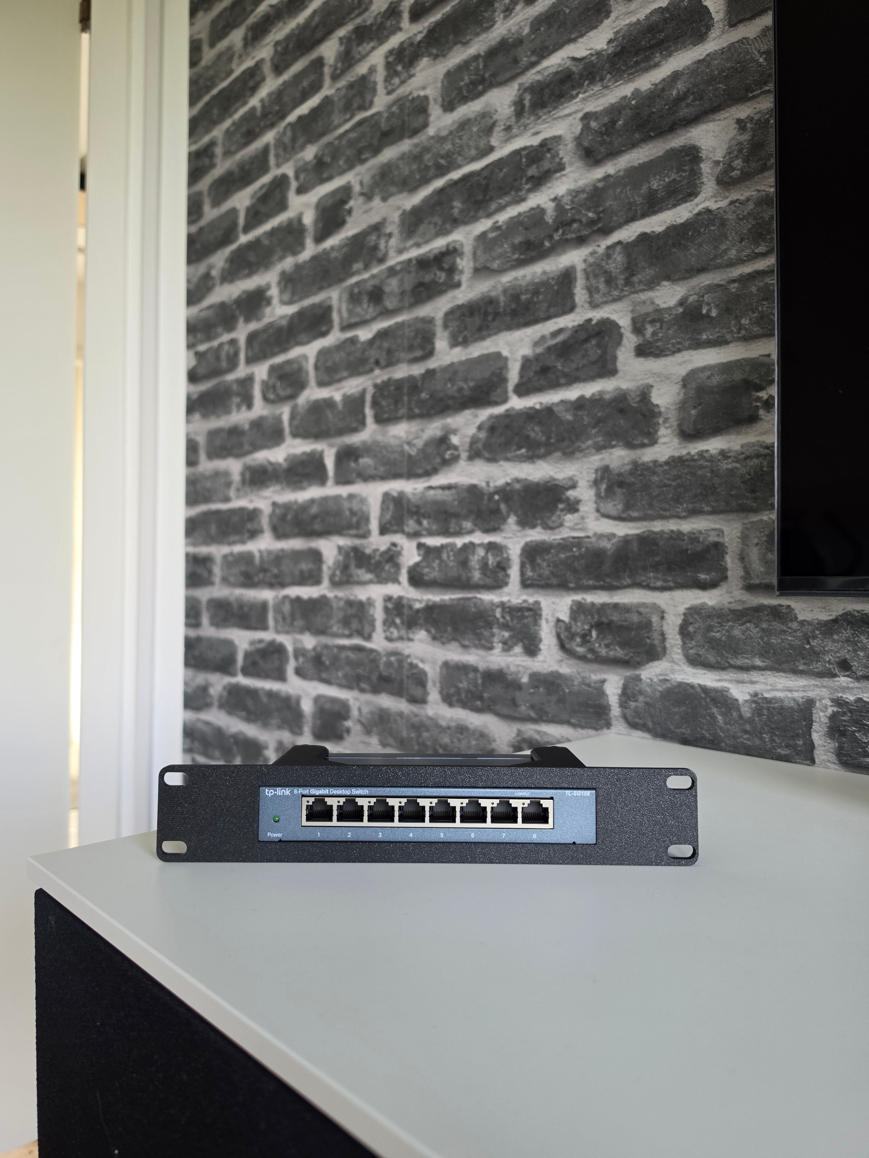 TP-Link TL-SG108 10-Inch Rackmount