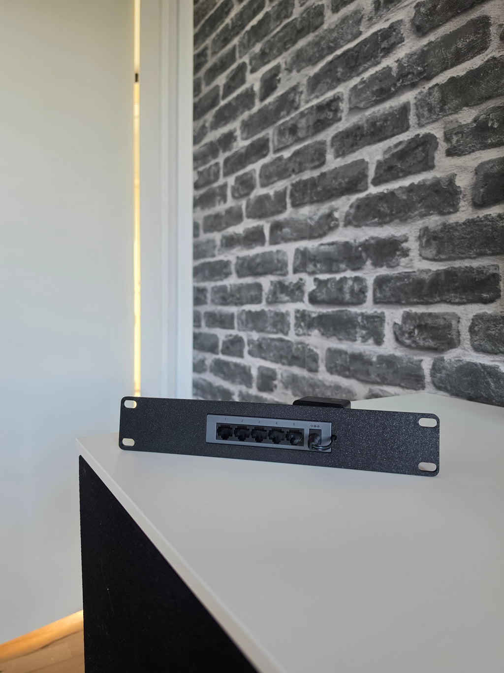 UGREEN CM933 10-Inch Rackmount