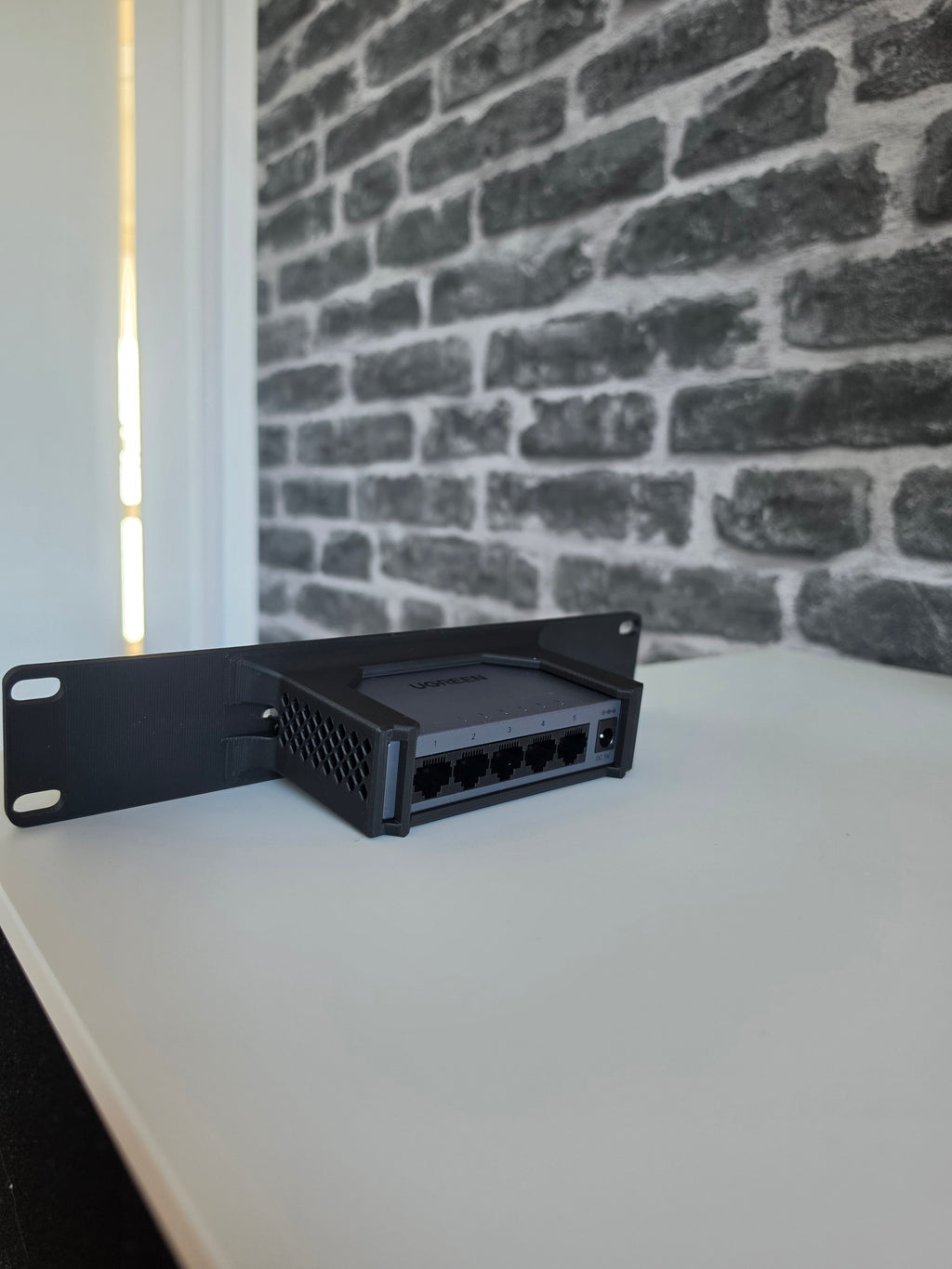 UGREEN CM933 10-Inch Rackmount