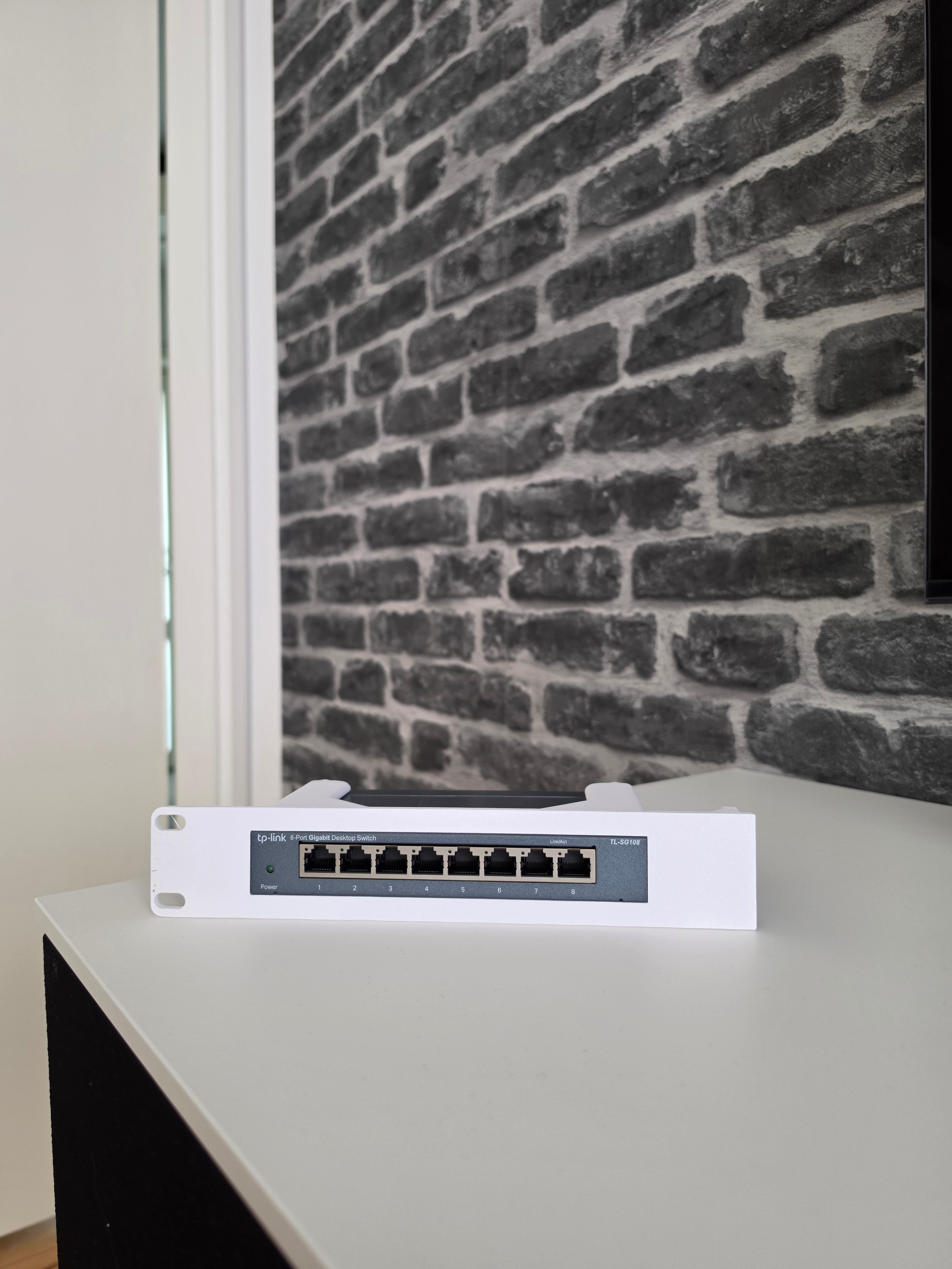 TP-Link TL-SG108 19-Inch Rackmount