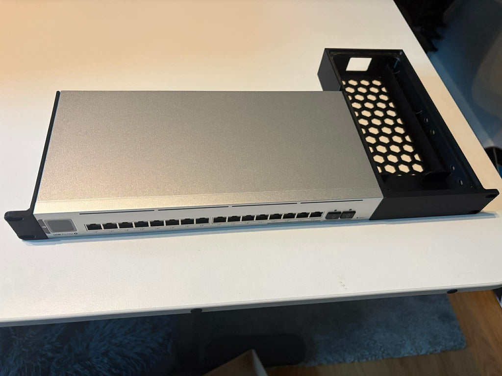 Unifi USW-Pro-Max-16-PoE 19-Inch Rackmount