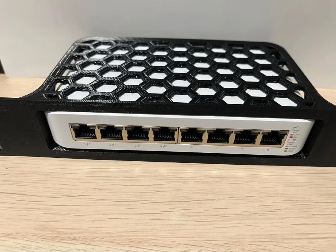 Ubiquiti Unifi USW-Lite-8 PoE 10" Rack mount