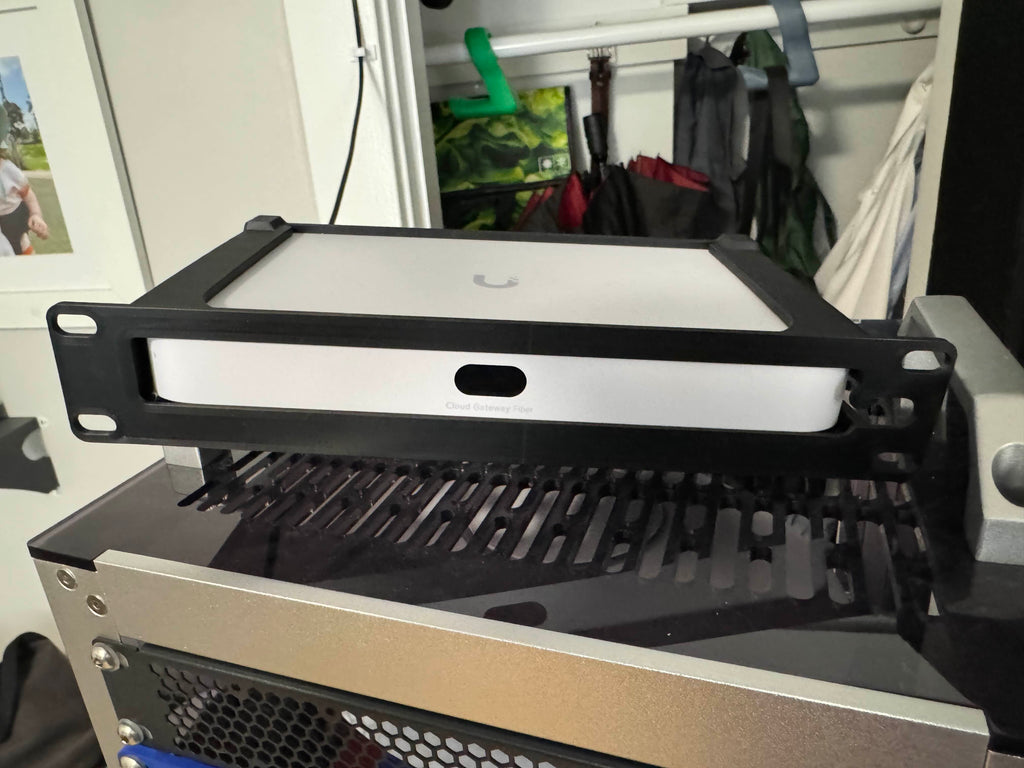 Ubiquiti Unifi UCG-Fiber cloud gateway 10" Rackmount
