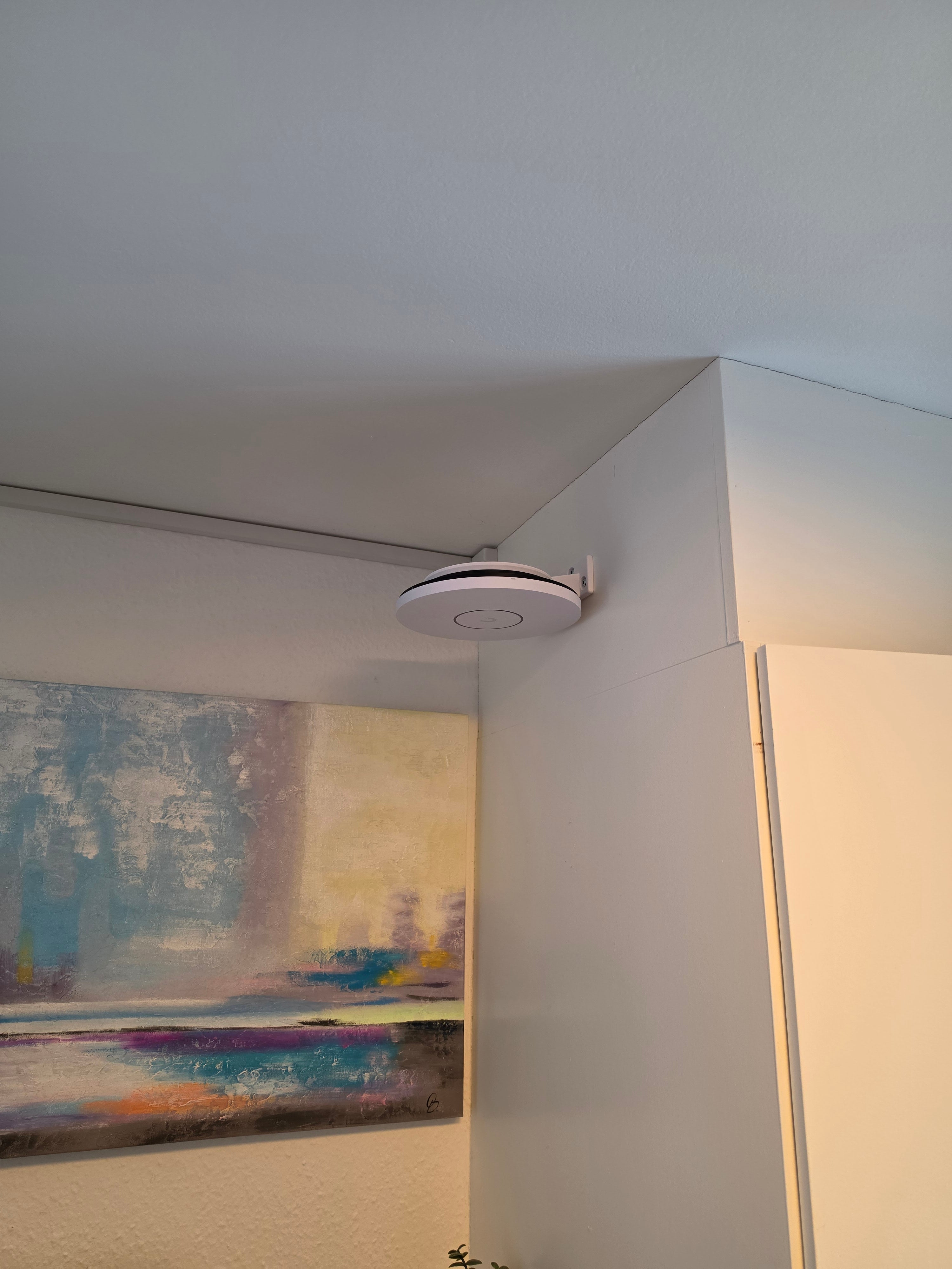 Ubiquiti Unifi U7 Pro XG wall mount