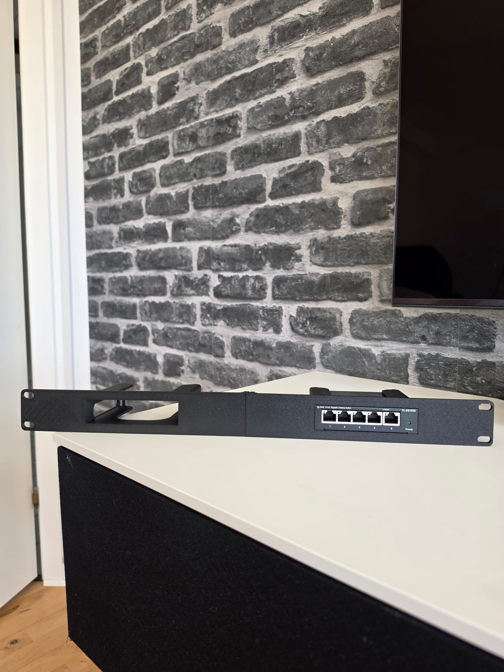 TP-Link TL-SG105S 19-Inch Rackmount