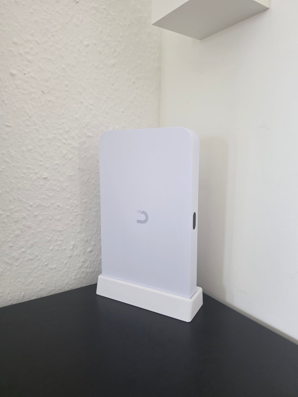 Ubiquiti UniFi Cloud Gateway Fiber Table Stand