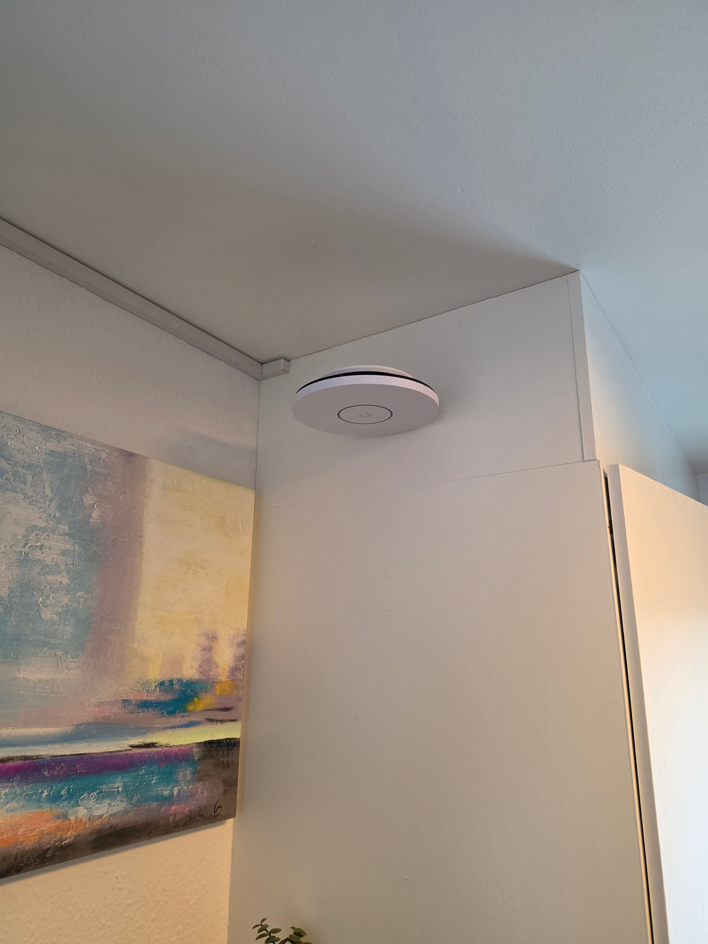 Ubiquiti Unifi U7 Pro XG wall mount