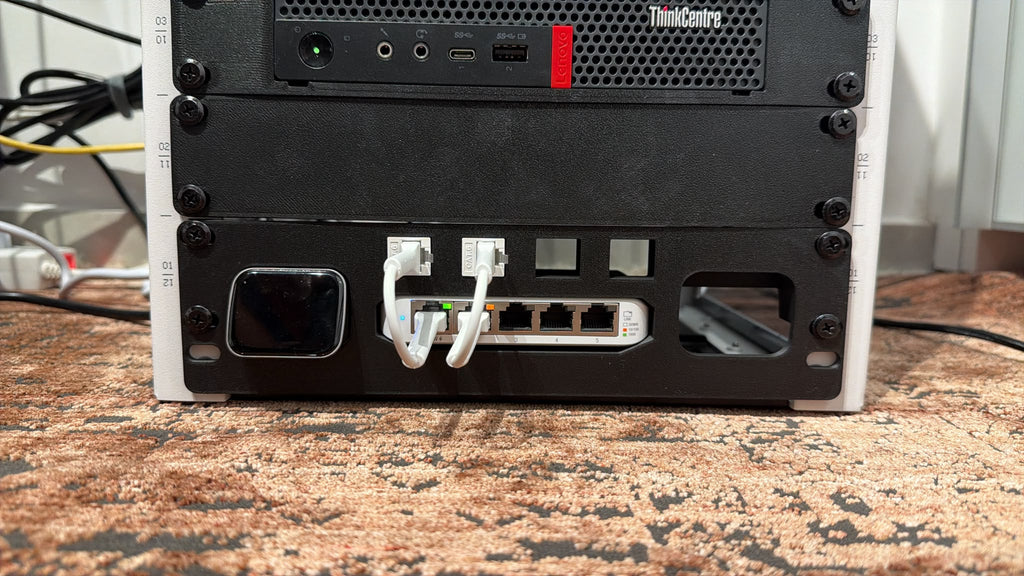 Ubiquiti Unifi USW Flex Mini + 2x JetKVM 10-Inch Rackmount